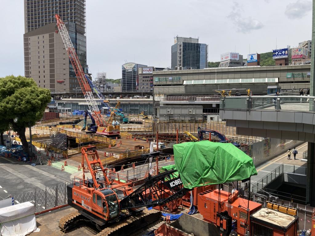神戸市中央区　三宮駅ビル建設現場