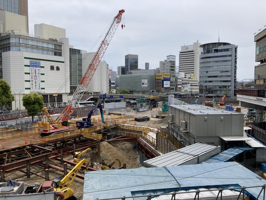 神戸市中央区　三宮駅ビル建設現場
